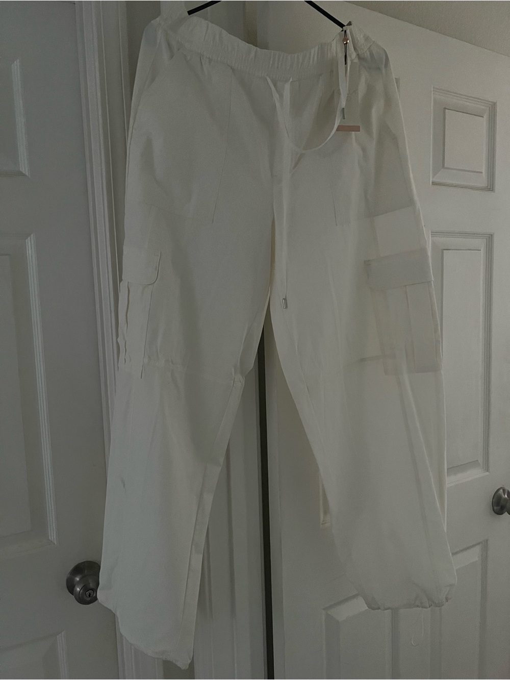 Elastic Drawstring White Bermuda Shorts - Picture 3 of 3
